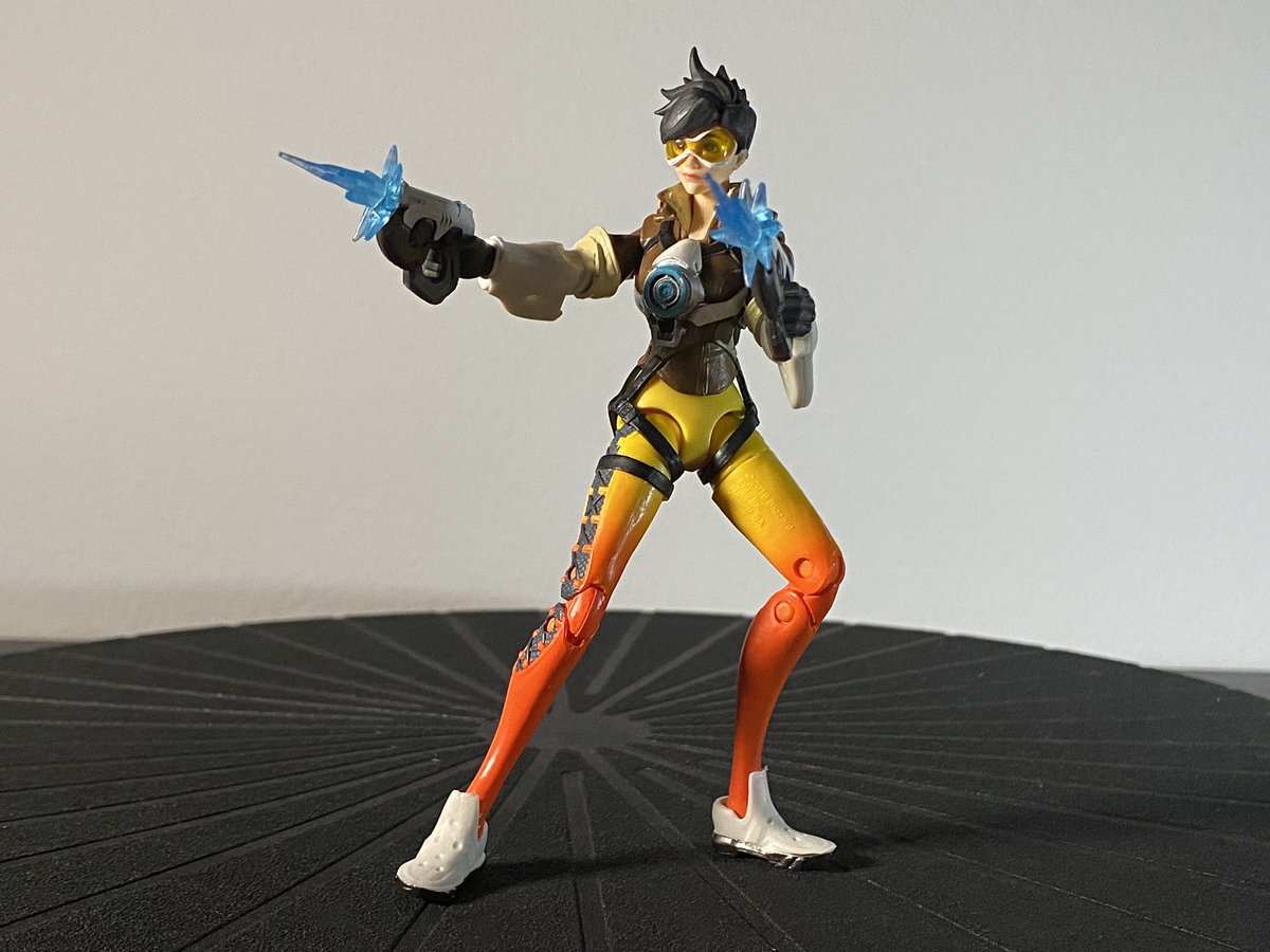 NyahChaan's tweet photo. Tracer Ultimates Series Spotlight! Not the most posable figure, but still good quality!
.
.
Check out my Instagram for more photos! https://t.co/qm3e8QOAn4
.
.
#tracer #overwatch #hasbroultimates #hasbro https://t.co/Mvr9R6ckmO