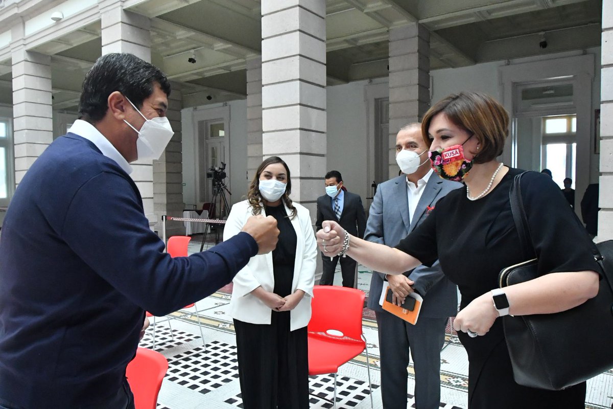 monicavaruiz's tweet image. Hoy nos privilegió con su visita el investigador @LCUgalde; pudimos saludarlo al terminar su participación en el @ENAC2020. Gracias por compartir su expertise en el combate a la corrupción, una aportación valiosísima que seguramente tendrá su #EfectoAnticorrupción en #Chihuahua