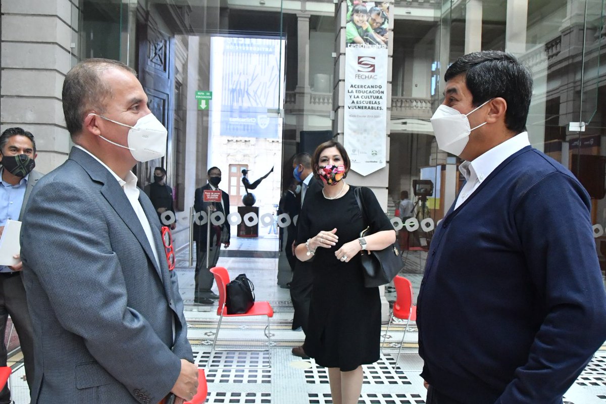 monicavaruiz's tweet image. Hoy nos privilegió con su visita el investigador @LCUgalde; pudimos saludarlo al terminar su participación en el @ENAC2020. Gracias por compartir su expertise en el combate a la corrupción, una aportación valiosísima que seguramente tendrá su #EfectoAnticorrupción en #Chihuahua