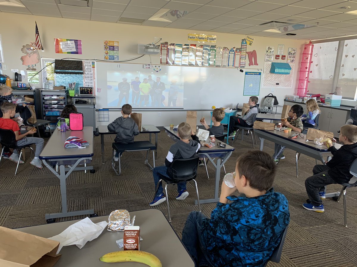 MsKskids1's tweet image. Some times you need a little fun Friday during lunch! These kids are loving @DudePerfect! #trailblazeon #3rdgradersrock
