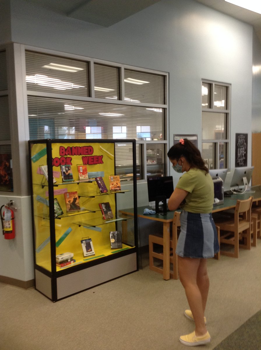 BISD_Libraries's tweet photo. L๐VE seeing our #RudderRangers checking out books from the #BannedBookWeek display! Celebrate your #FreedomToRead! #ReadTheBanned @BryanISD @BISD_ITech @RudderHS_BISD @ms_lgarner #WeLoveOurBISDLibraries #RudderRangerLibrary https://t.co/1RGLri6r6I