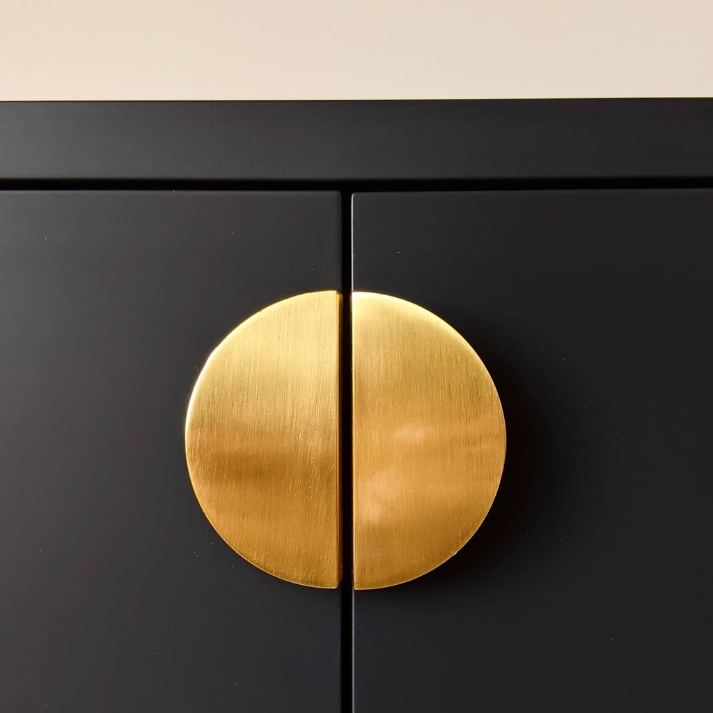 tebInteriors's tweet image. WHOA!
.
I knew everything was gonna look amazing cuz we&apos;re talking @burlykitchenco here sooooo... Yeah.
.
But man... Just you wait til we can share the final product with you. 
.
DUDE!
.
.
#millwork #brasshandles #injectsomeedge #homegasm #interiordesign… instagr.am/p/CF2WT4ipQr_/