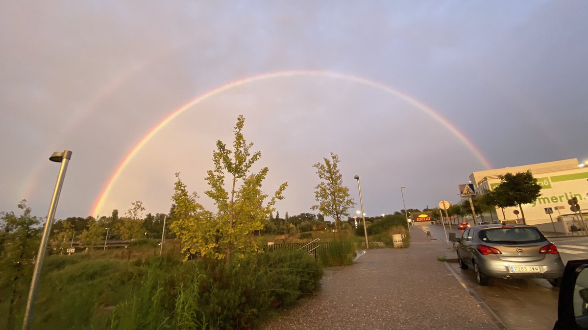 moisespradas's tweet image. Arc de sant marti doble a girona ara mateix @eltempsTV3 @TomasMolinaB @MeteoMauri