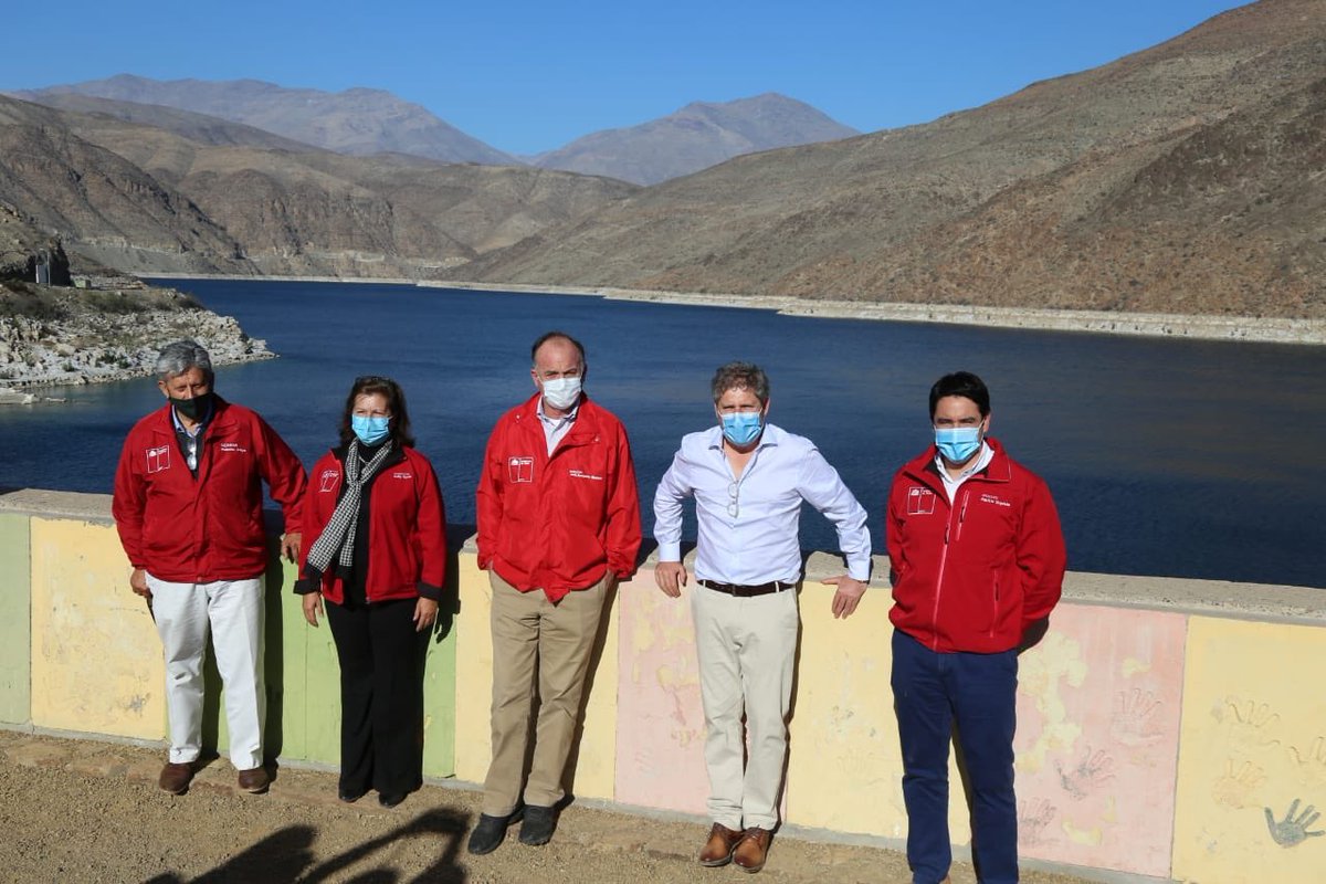 DPRAtacama's tweet photo. Ayer el Ministro @antoniowalkerp junto al Intendente @UrquietaAtacama, Gob @NellyGaleb y Seremi @MinagriAtacama visitaron este embalse que gracias a la telemetría y la buena gestión del agua de la JV @RioHuasco tiene suficiente volumen para regar cultivos durante 3 temporadas. https://t.co/tvATuxlJn2