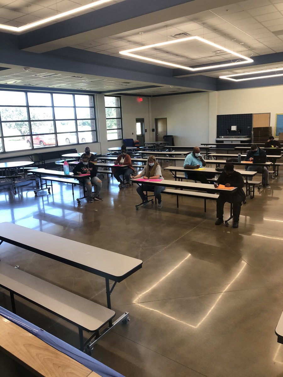 esjprepacademy's tweet photo. Happy Friday!! Our faculty and staff enjoyed our BINGO BONANZA filled with wonderful prizes during their lunch break today! 

Always a great time with the Prep Family! 🐾 #ThePrepWay #ESJP https://t.co/qA3VQt02R4