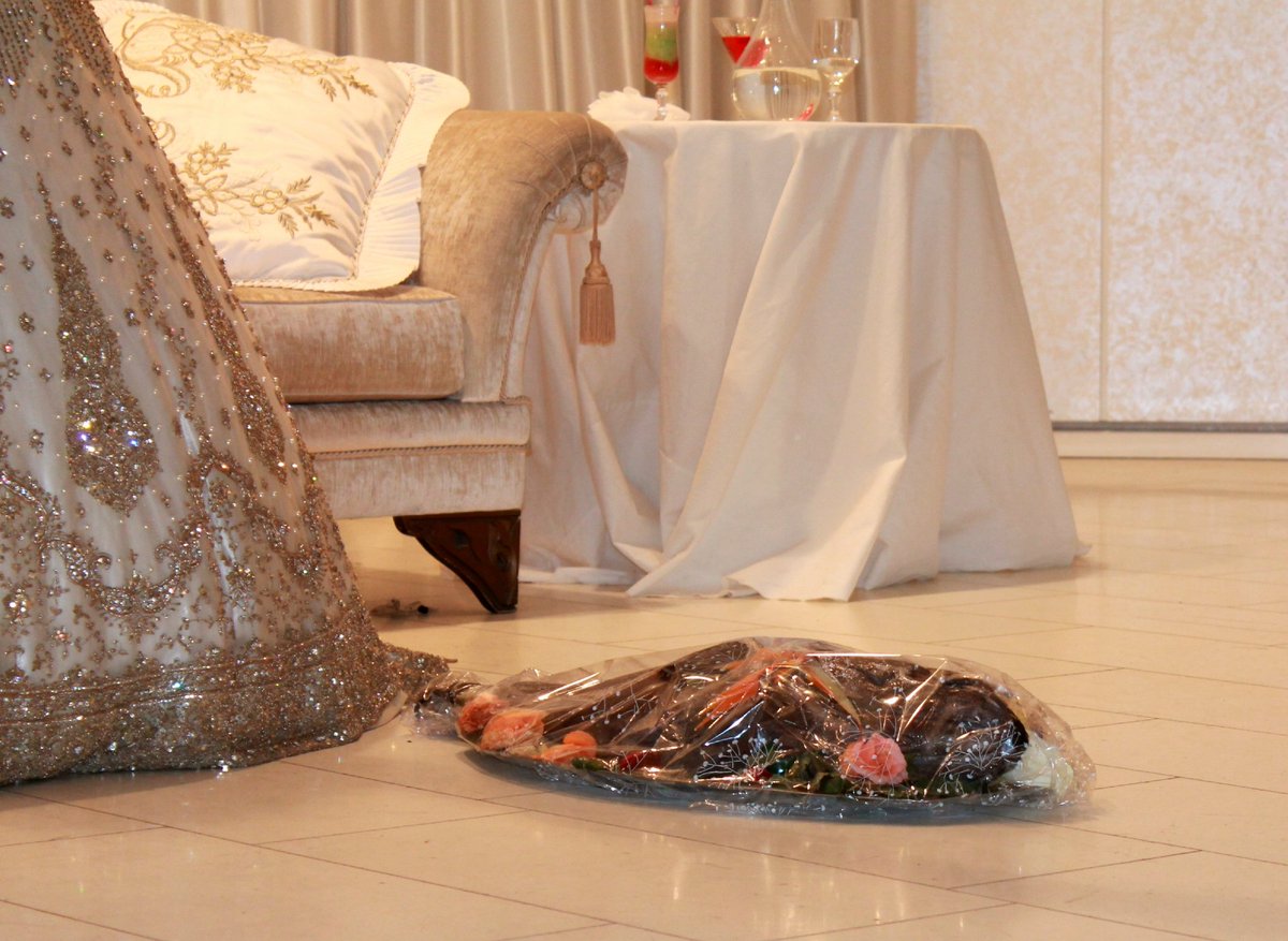 3)Naggez 3al 7out (Sfax)Fish symbolism is very common all over Tunisia. You can see it on dresses, doors, mosaics, walls, jewellery etc...However, the people of Sfax take it to another level.On the wedding day the bride & literally jumps (walks) over a fish for good luck!