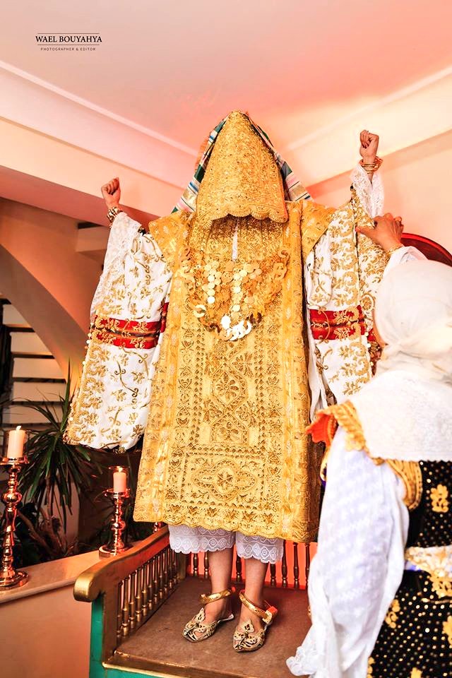 4) The Jelwa The jelwa is practised in different coastal region of the country: the Sahel, the Cap Bon & Sfax.In Sousse, the bride would have elaborate motifs painted on her face.I've read that the white dots represent the tears of the bride who is sad to leave her family.