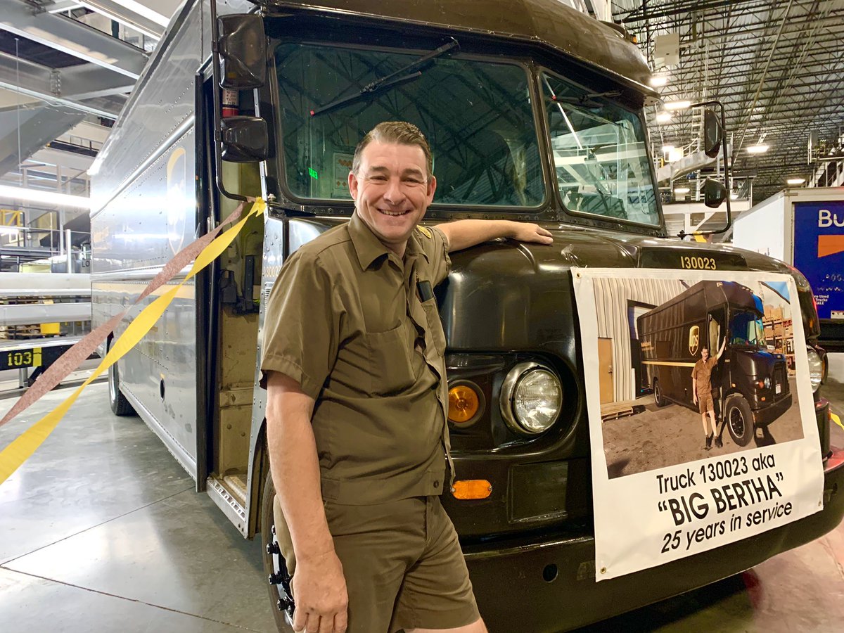 Congratulations Safety Co-Chair Sean Holland driving through same truck for 25 years. Safely! Zero crashes @kennethcherry26 @LamgoJerre @DesertMTUPSers @JGauthierCol @waringlester #TogetherWeKeepItSafe