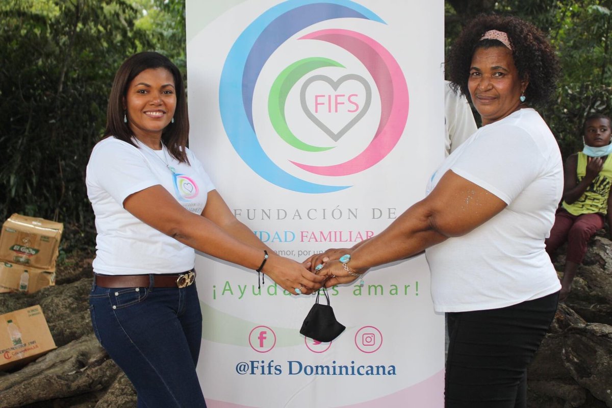 Parte de nuestro equipo directivo en San Juan, El Cacheo, luego de entregar donativos a nombre de nuestra institución.
#AyudarEsAmar
#FifsDominicana 
#amor #colaboracion #ayuda