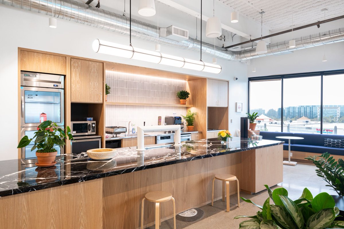 WeWork's tweet photo. Marble accents, anyone? πββοΈπββοΈ #wework #weworksf https://t.co/wKjrpT6gAJ