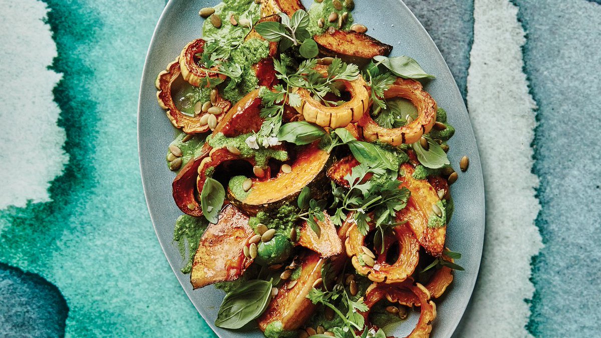 farmbox409co's tweet photo. A new week of recipes to lean into the cooler weather. This photo showcases an incredible dish that utilizes kale in a way I've never thought of. 

Roasted Winter Squash with Kale Pipian

Check out this recipe and others in our Recipe blog

https://t.co/T6VcfrQXp3 https://t.co/SxZJnAVHUw