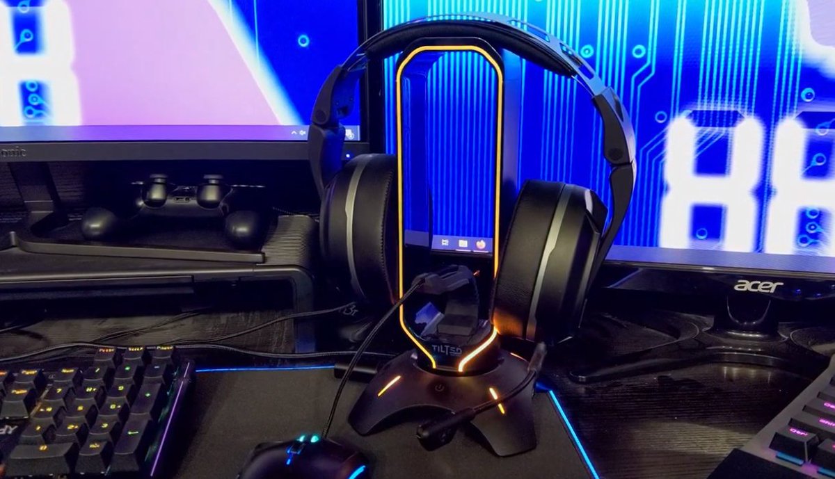 TiltedNationHQ's tweet photo. Love seeing all the different #setups with the #TNShadow! Even have the awesome #retro #mousepad here too! Also, anyone else playing #animalcrossing? Just got into it, anything I should look for in-game? https://t.co/uOHaDaGHhO