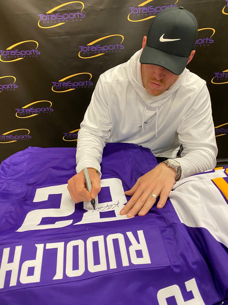 EIMinnesota's tweet photo. If @KyleRudolph82 has a touchdown against the Texans today, we'll give away a Kyle Rudolph autographed jersey to someone who retweets this tweet and follows us! https://t.co/QVPPjt7zei