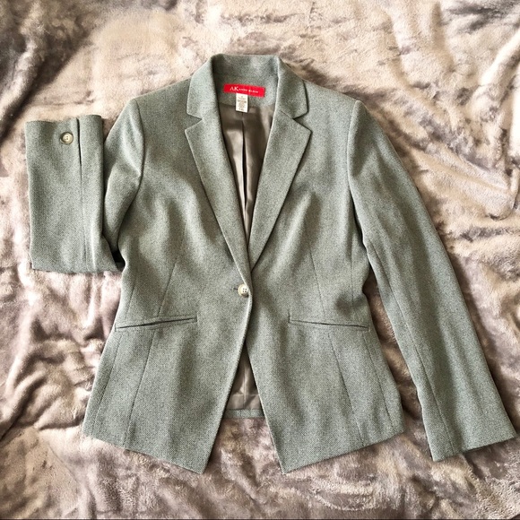 JamiePo21592943's tweet photo. So good I had to share! Check out all the items I'm loving on @Poshmarkapp #poshmark #fashion #style #shopmycloset #drscholls #gap #anneklein: https://t.co/br8q8no2ku https://t.co/Efn36glW8U