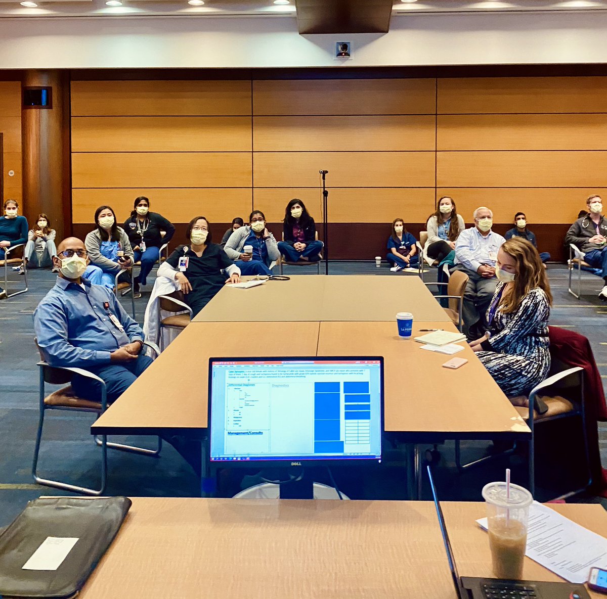 In today’s freaky friday role reversal, PHM attendings ‘took the mic’ at this week’s Zitelli rounds conference, explaining their #DifferentialDiagnosis & #MedicalDecisionMaking for everyone to learn from! They nailed it— with the help of those @residentsofchp, of course! 😉