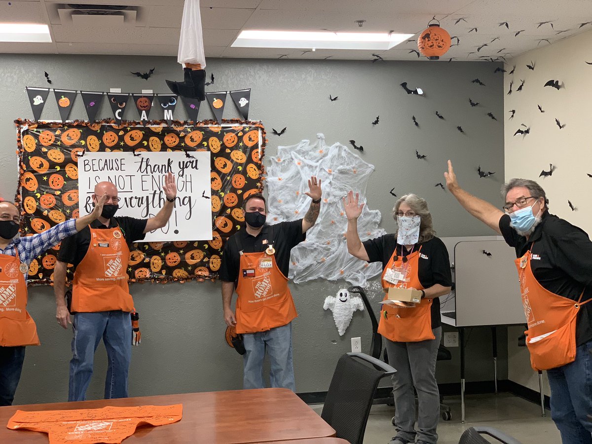 WhitlowNorman's tweet photo. @jreed4401 @LMcmilian @Heather_Ava1os @8520CantBeatUS @pamcalhoun19 @vickie_8520 @KaseyCardenas77 @8520CantBeatUS Store 8520   Congratulations to Janelle Pease Cashier of the Year!    Thank you Janelle for all you do, you are greatly appreciated! https://t.co/yt8zQKBpgb
