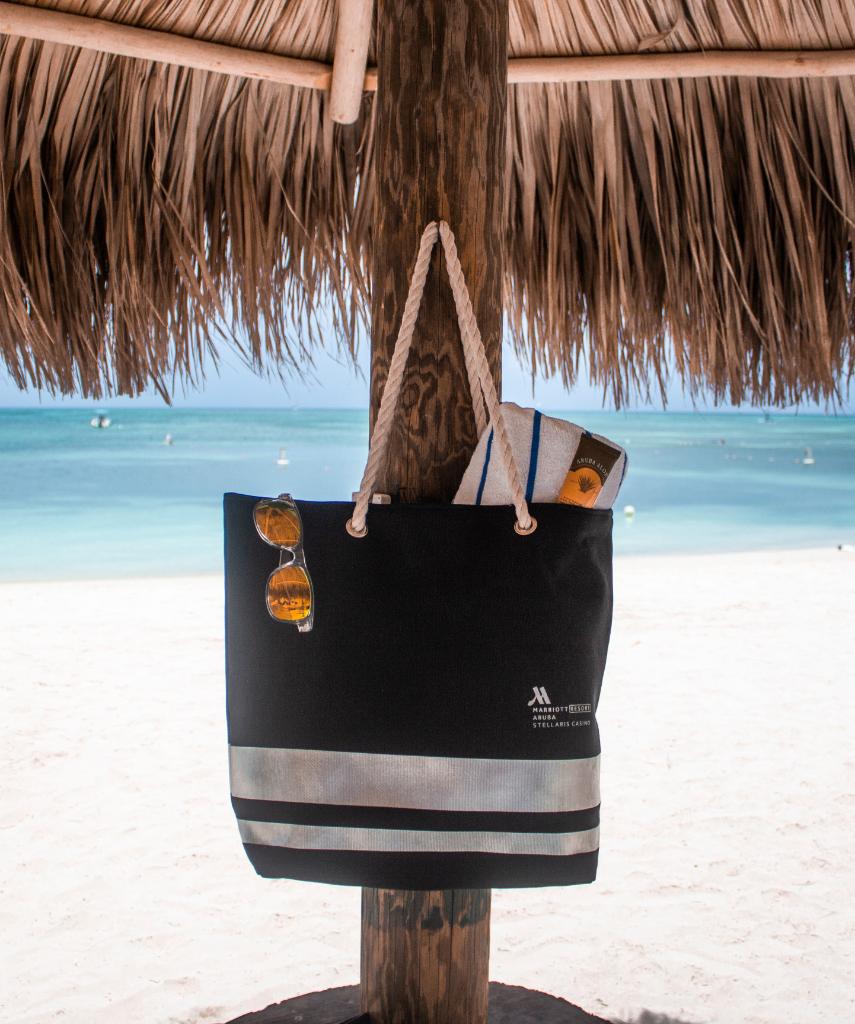 arubamarriott's tweet photo. Beach days are happy days 🌞🌴 #arubamarriott
.
.
#aruba #myretreat #onehappyisland #beachfriday https://t.co/J7t6upHnb8