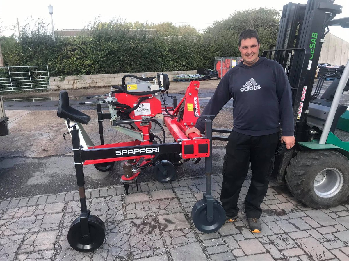 jfhudsonltd's tweet photo. A great testimonial from Simon who took delivery of his @SpapperiNTSrl weeder this week!
#jfhudsonfarming #forwardthinkingfarming #innovativefarming #workingtogether #familybusiness #inspiringgreatfarmers #agriculturalmachinery #Spapperi https://t.co/OheqexfYTw