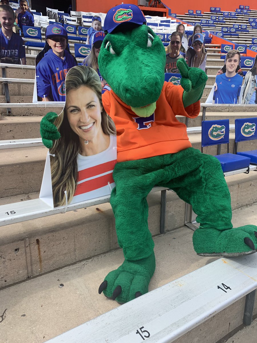 Game days wouldn’t be the same without our girl <a href="/ErinAndrews/">Erin Andrews</a> ‼️ Thank you <a href="/AlbertGator/">Albert</a> for saving her seat! #GoGators 🐊🏈