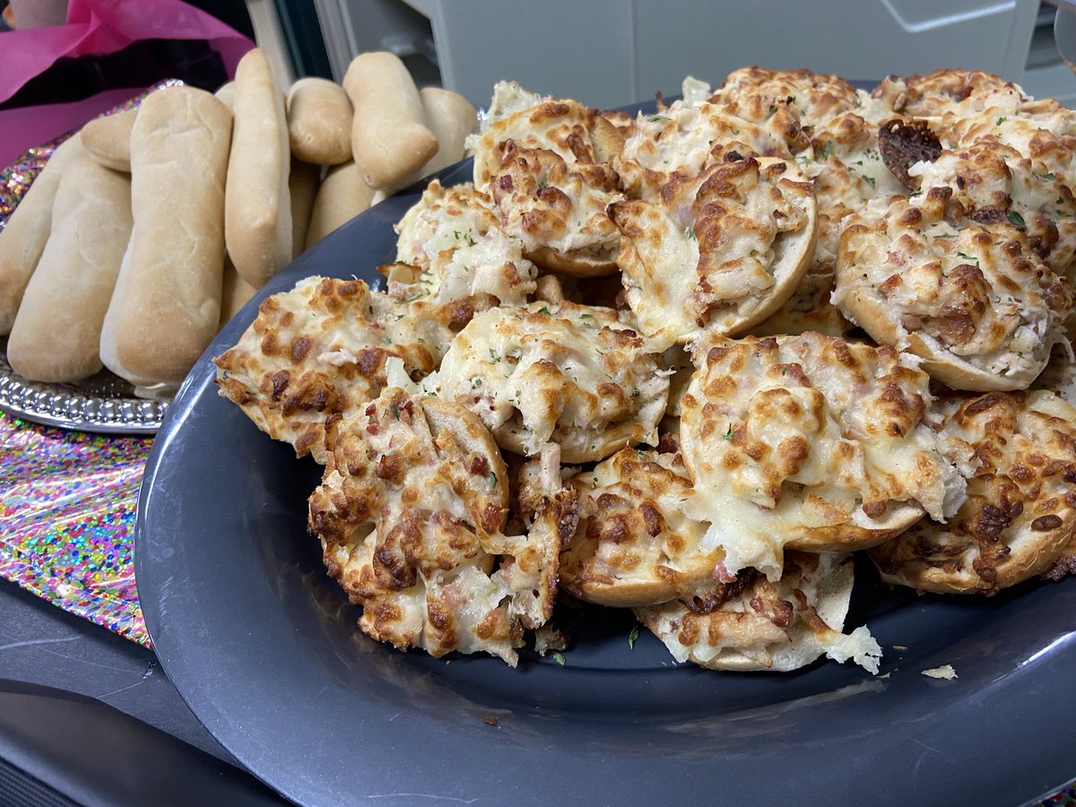 mizell_cameron's tweet photo. Celebrating our 80's themed happy hour today with Bosco Sticks, Chicken Bacon Ranch bagel bites and French silk shooters! @ClippertEric @nolafoodguy @Hearthstone_HC https://t.co/CHK0qQwsuX