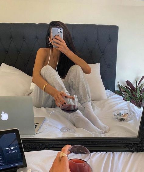 shewearprada's tweet photo. Getting my weekend relaxation mode on. https://t.co/cnffFzOE1Z