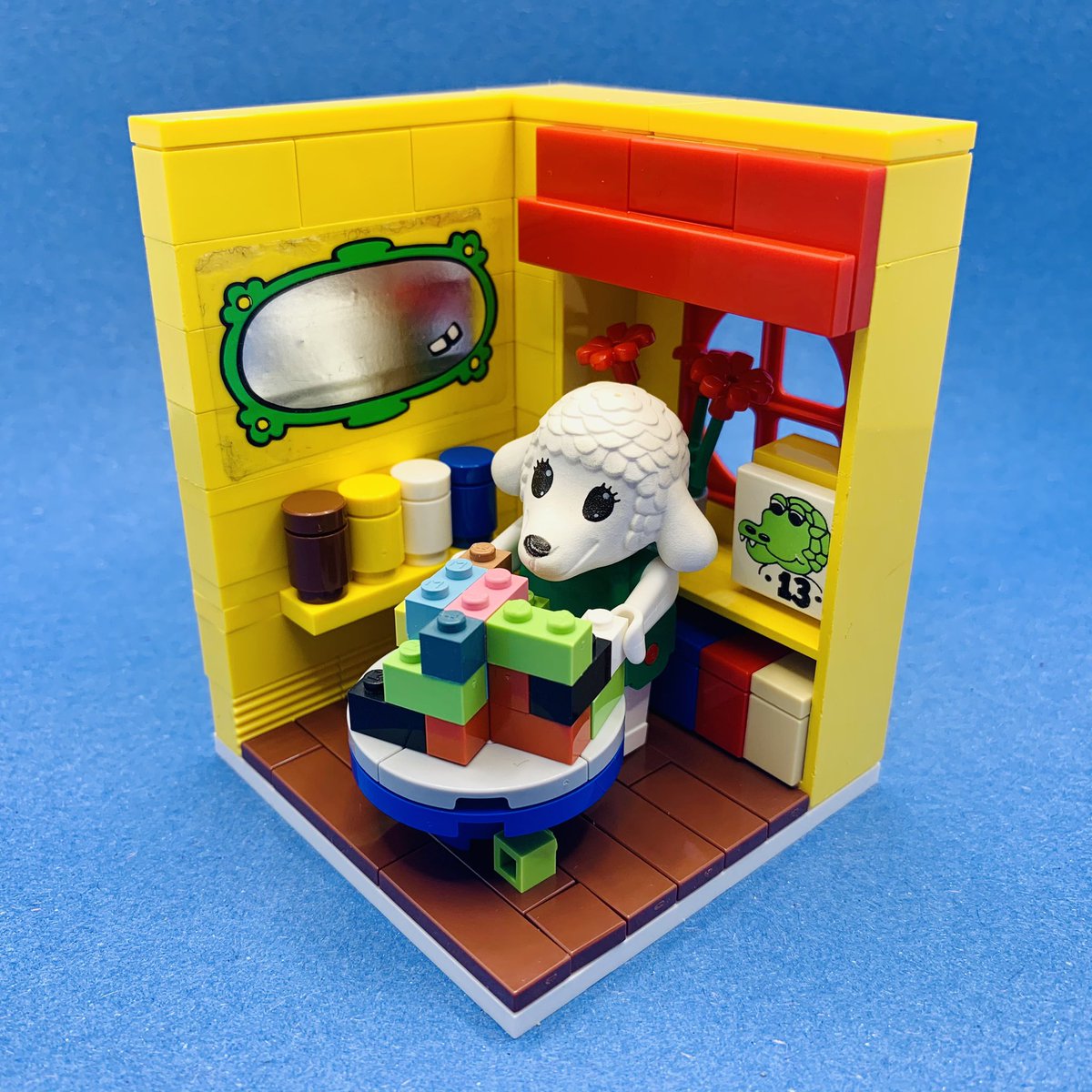stubot's tweet photo. Small personal MOC for this week’s @TrickyBricks ‘8x8 sigfig’ build challenge. See ~50 other signature minifigure entries on their family-friendly YouTube channel.

#TrickyBricks #Fabuland #Modulex #レゴ https://t.co/eCxPVuuJ2y