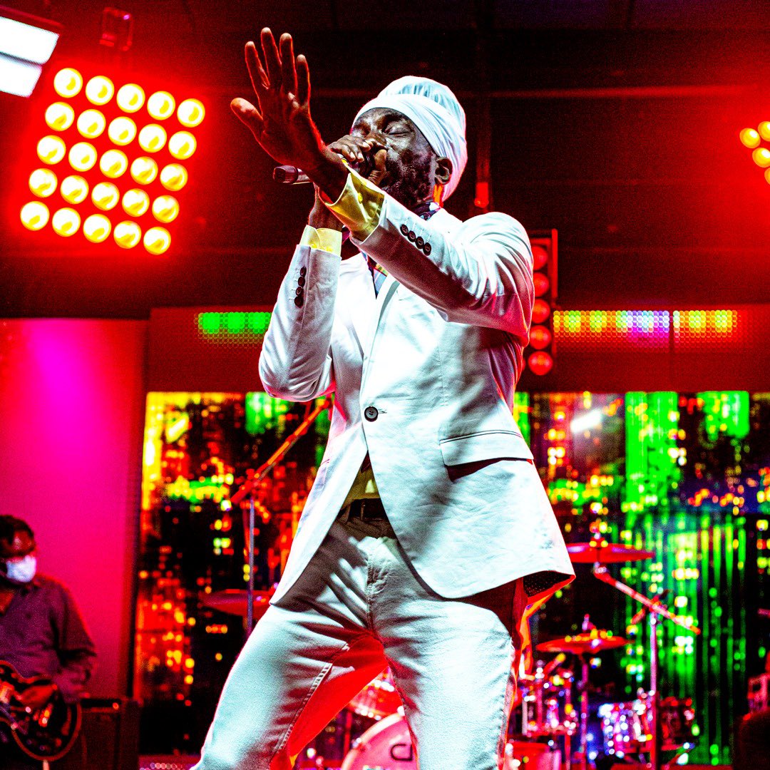 themixerlive's tweet photo. Time to celebrate the living legend @sizzlaofficial 🎉 Drop your favourite Sizzla song in the comments ⬇️🔥 @sizzlaofficial full performance OUT NOW on @themixerlive YouTube channel 

https://t.co/Epdl46dar4 https://t.co/oZxbAuJuoJ