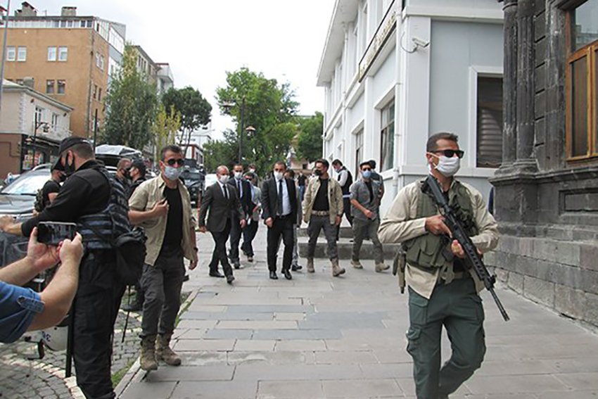 İki Fotoğraf.