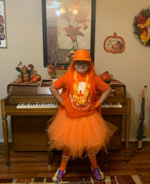 Party City is gonna run out of orange accessories very soon. She loves Fridays!
#NoPlaceLikeERE