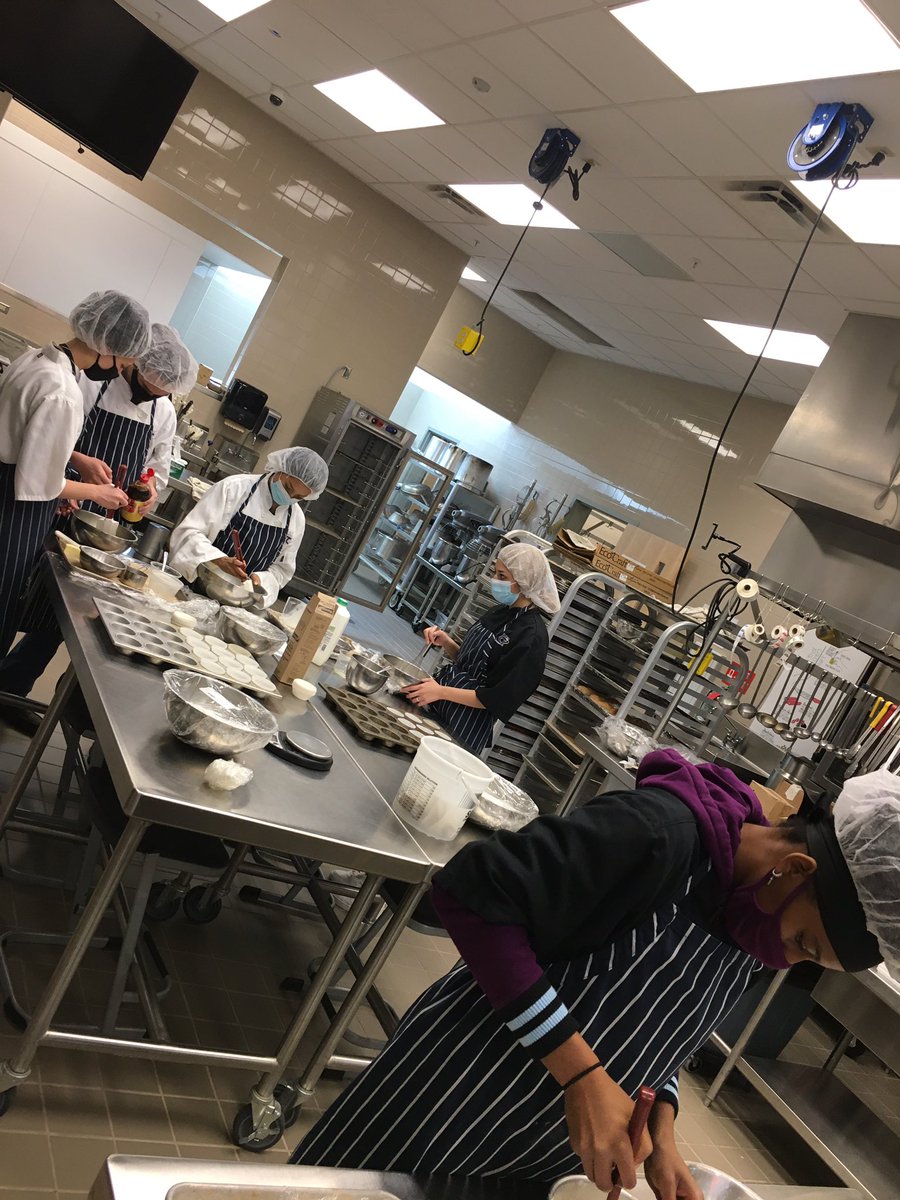 Learning about mixing methods fell in line with #CustodianAppreciationDay so we made Chocolate Chip “Thank You” Muffins for the awesome crew <a href="/CTCTylerISD/">Catalina</a> #thankyou
