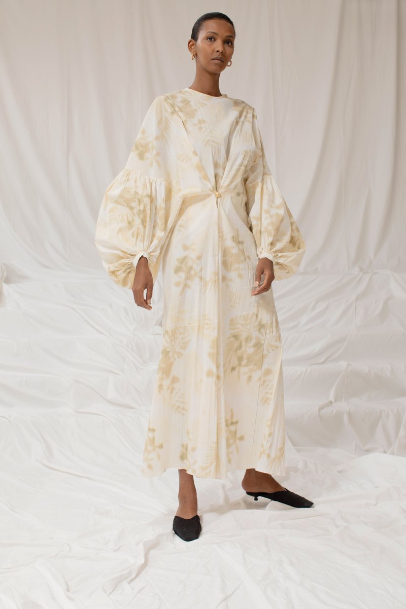 VogueRunway's tweet photo. View the entire Sandra Mansour spring 2021 collection. https://t.co/37qyKwfI6h https://t.co/Ths1XwoRkf