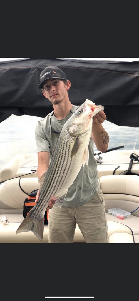 zackschmidt_22's tweet photo. Couldn’t ask for a better place to be than on the waters 🐟 https://t.co/XA3aQWvFfQ