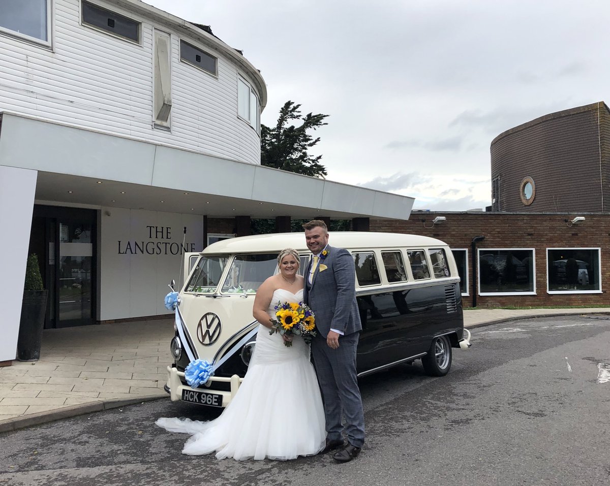 Today’s wedding 👌🏻🚌🥰 despite a few last min changes it was great to  still see this one go ahead 💕💕💕@Astares_mens @MousetrapShop @mrsbouquetweds @langstonequays #hampshirewedding #wedding #weddings #weddingday #weddingcar #whataboutweddings