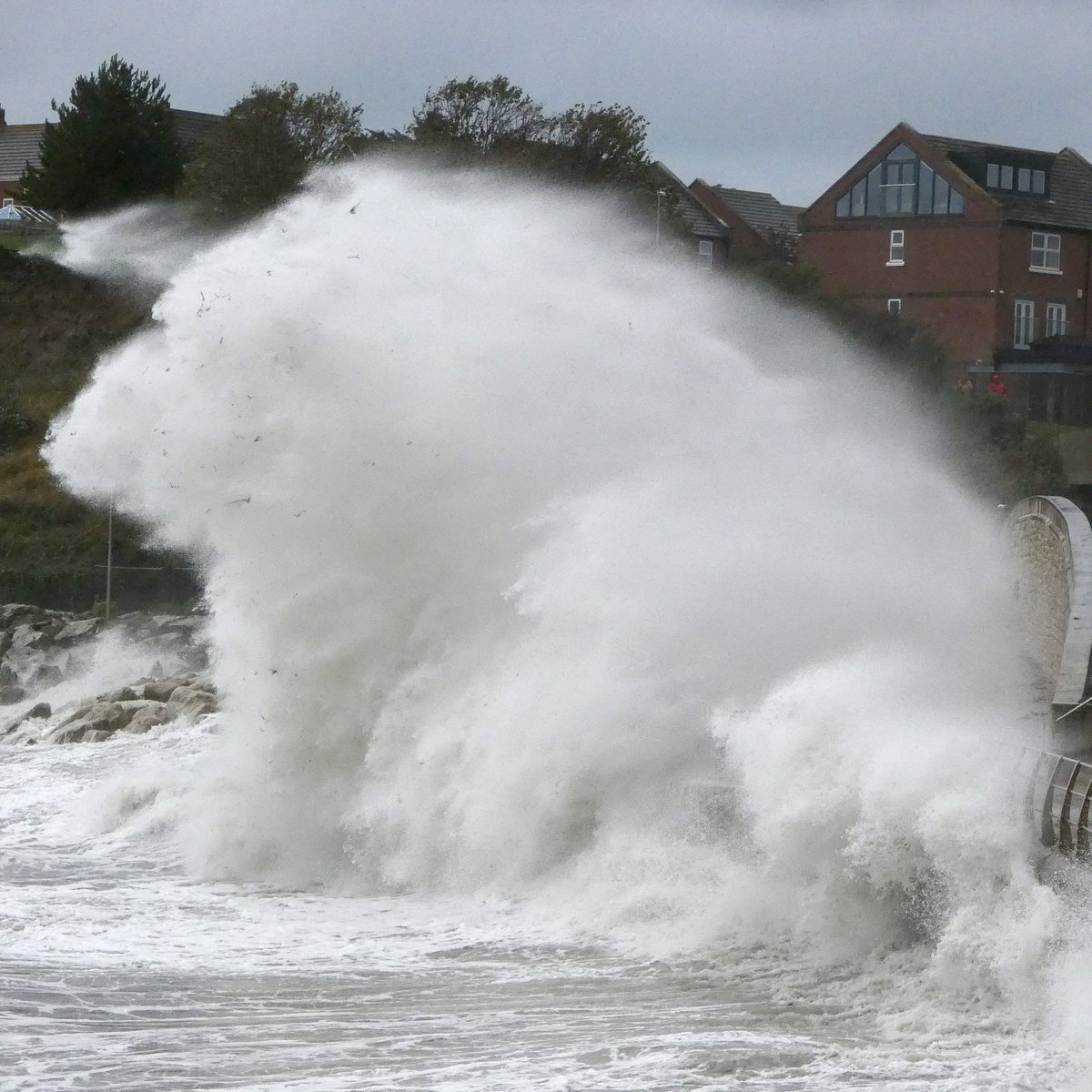 btb1956's tweet photo. #StormAlex #Weymouth #NewtonsCove https://t.co/MB77qdzE1i