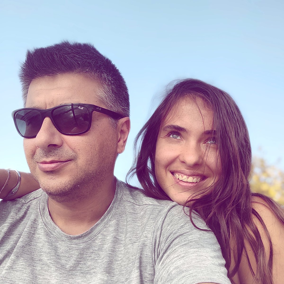 Hayat tüm insanlara iyi davranıp gülümsetsin.
#DuenyaGueluemsemeGuenue