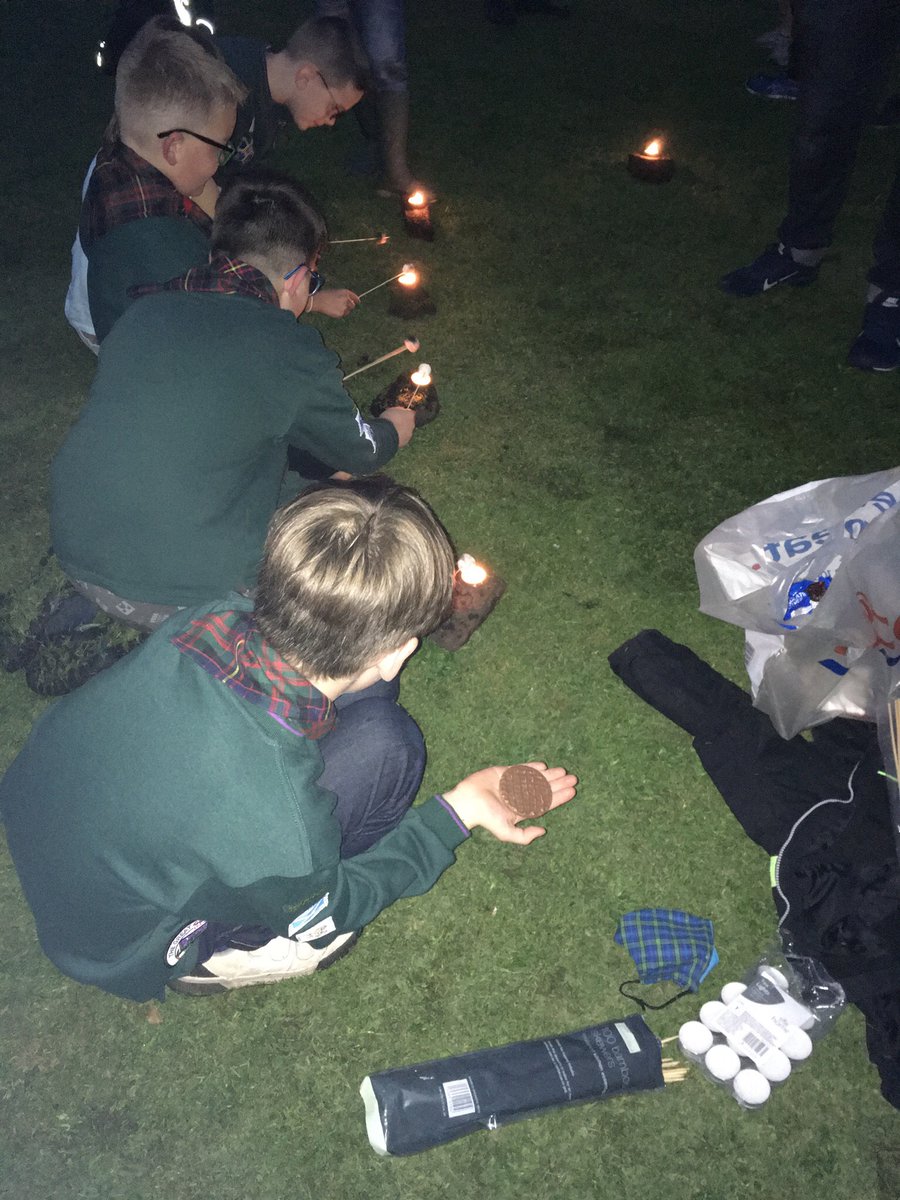 22PerthScoutGrp's tweet image. Today we bring you Cubs by candlelight. The nights are definitely drawing in but we enjoyed making s’mores in the park over tealights. 🍫🍡🍪🔥😀 #Cubs #backtoscouting #scouts #thegreatoutdoors