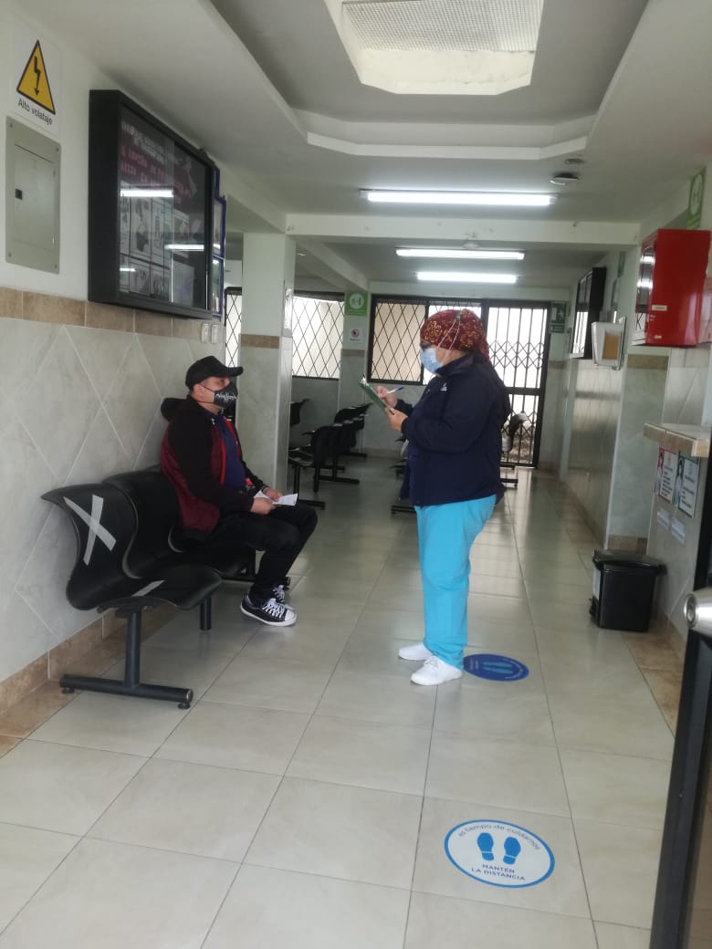 ColegioTaps's tweet photo. •Centro de Salud La Ecuatoriana.
•Distrito17d06.
Técnico en Salud aplica Encuestas de Satisfacción al usuario externo reforzando medidas de Buen trato con el usuario y personal de Salud.
#TapsEsComunidad
#TapsEnPrimeraLinea https://t.co/KnIQfDwLFQ