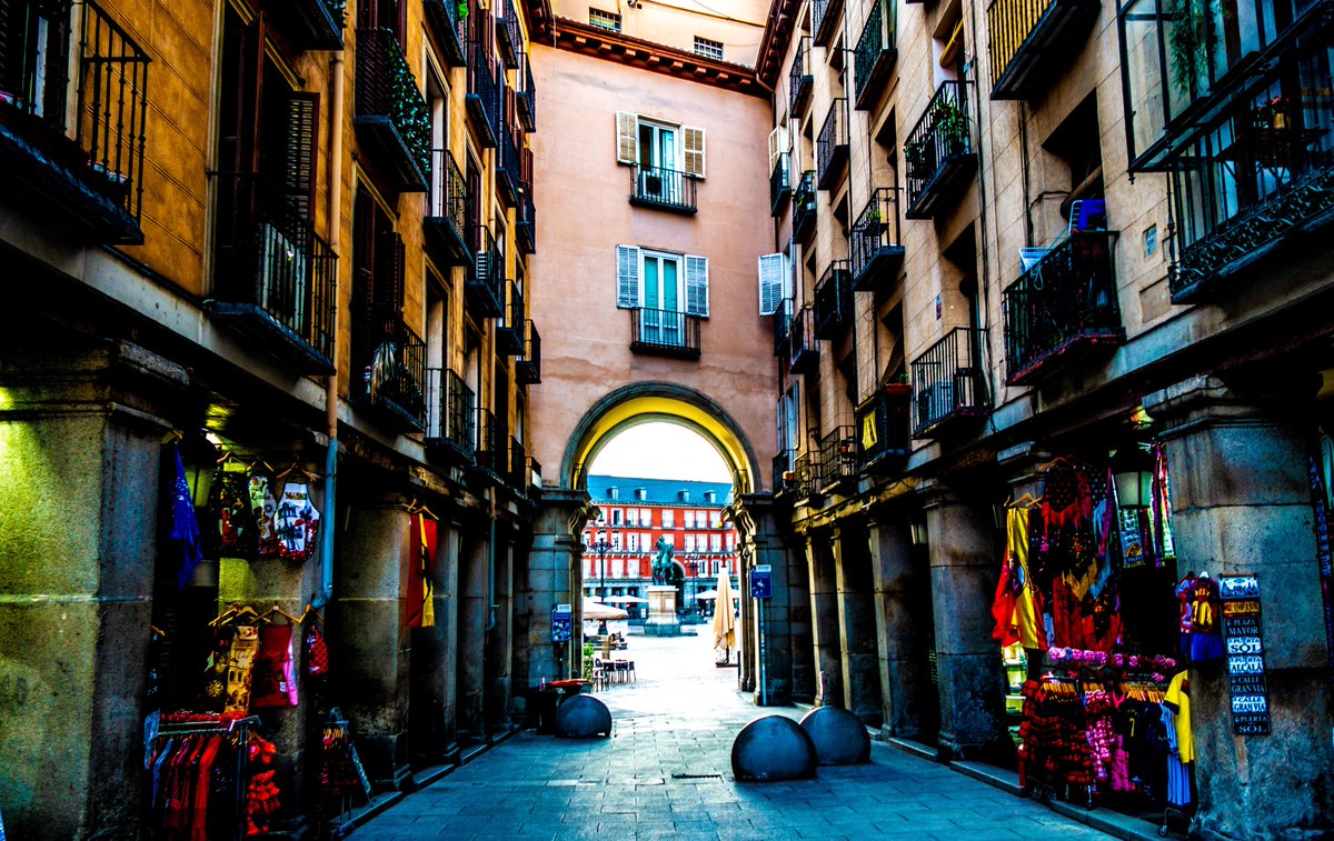 diazvillanueva's tweet photo. Veamos la parte positiva. El tal Illa, natural de La Roca del Vallés, nos encierra, cierto, pero en un sitio así. Esto no nos lo podrá arrebatar. Ánimo paisanos. De peores hemos salido y tiranos más astutos hemos derrocado. https://t.co/yyCYWpNPkY