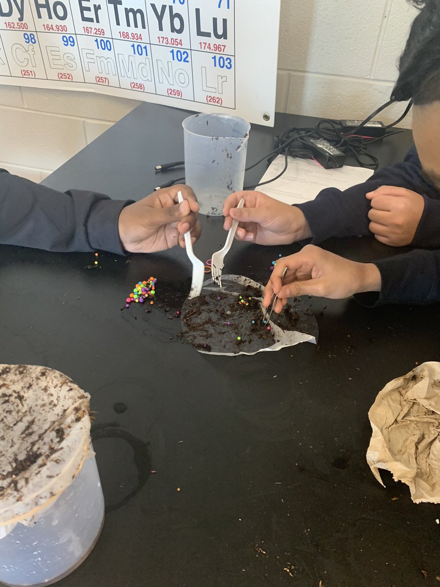 “You can’t spell science without mess.” 😂 Separating a mixture is messy work! 👩‍🔬👨‍🔬