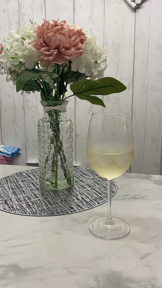 MandieDandra's tweet photo. @marksandspencer day. He also had really amazing nails a lovely blue metallic !!! Looking forward to seeing what ones he has next time I visit - please pass on my thanks for brightening my day. He’s right the wine is gorgeous ! https://t.co/ntxuRfXkG3
