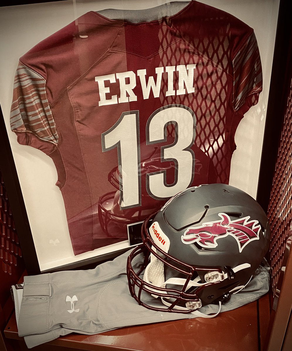 CHSDragonFB's tweet photo. Uniform Combo for tonight Maroon on Gray 🔥🔥!!! #Ville2Ville https://t.co/Yfee46bJ1g