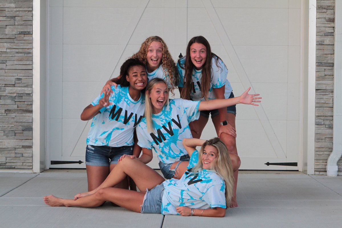 mercy_vball's tweet photo. SENIOR NIGHT!!!!!! Tonight we celebrate our fabulous 5 seniors❤️❤️ wishing the best to you all in your future and can’t wait to see what we accomplish this year!! Tune in tonight FR @ 4:00, JV @ 5:15, V @ 6:30. #seniornight #ftff #falconhunting https://t.co/I3kYyAlqwO