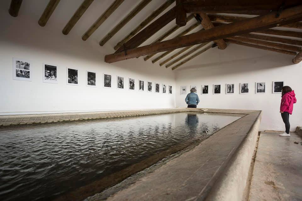 Estamos emocionados. Ha terminado la primera jornada de #Estoesloquehay. Un éxito de participación. Mañana más. 
Os dejamos imágenes de hoy: la expo Music the new Esperanto de Pedro Parra, Al filo de Nostraxladamus y Umbral, pieza de Laura Bailón, Gustavo Giménez y Marwan Nasser.