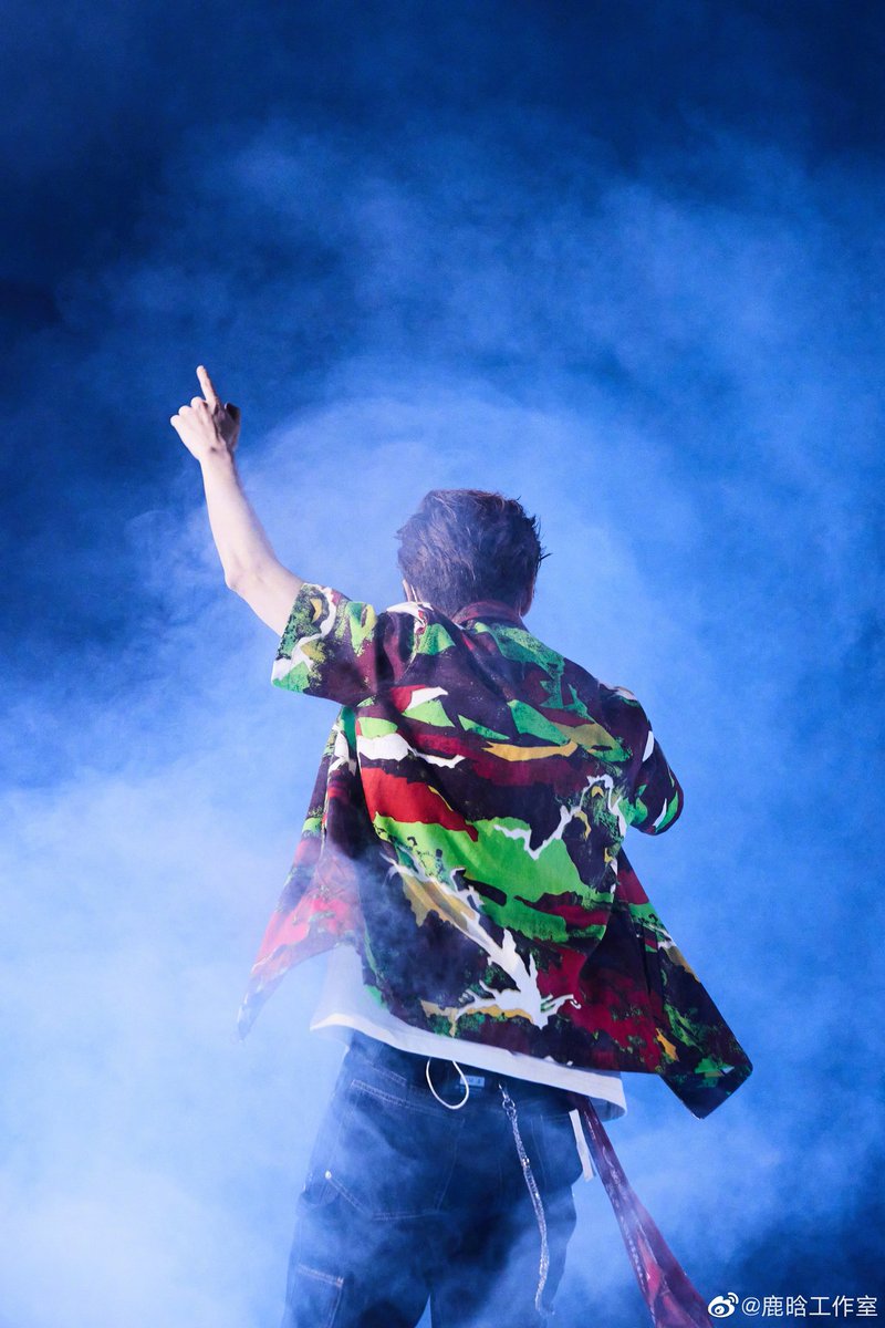 Luhan_Arg's tweet photo. 201002
🦌 Actualización del Estudio de #Luhan en Weibo. (1/3)

The Rap Of China 2020's The King Of Rapper Round, ¡te envíe las fotos destacadas del ensayo de AKA LU! Esta noche a las 20:00 CST, <Dream up> de #LuHan por primera vez, ¡veámoslo juntos!😎😎😎

👑 Eli 👑 https://t.co/e69WBjMqxX