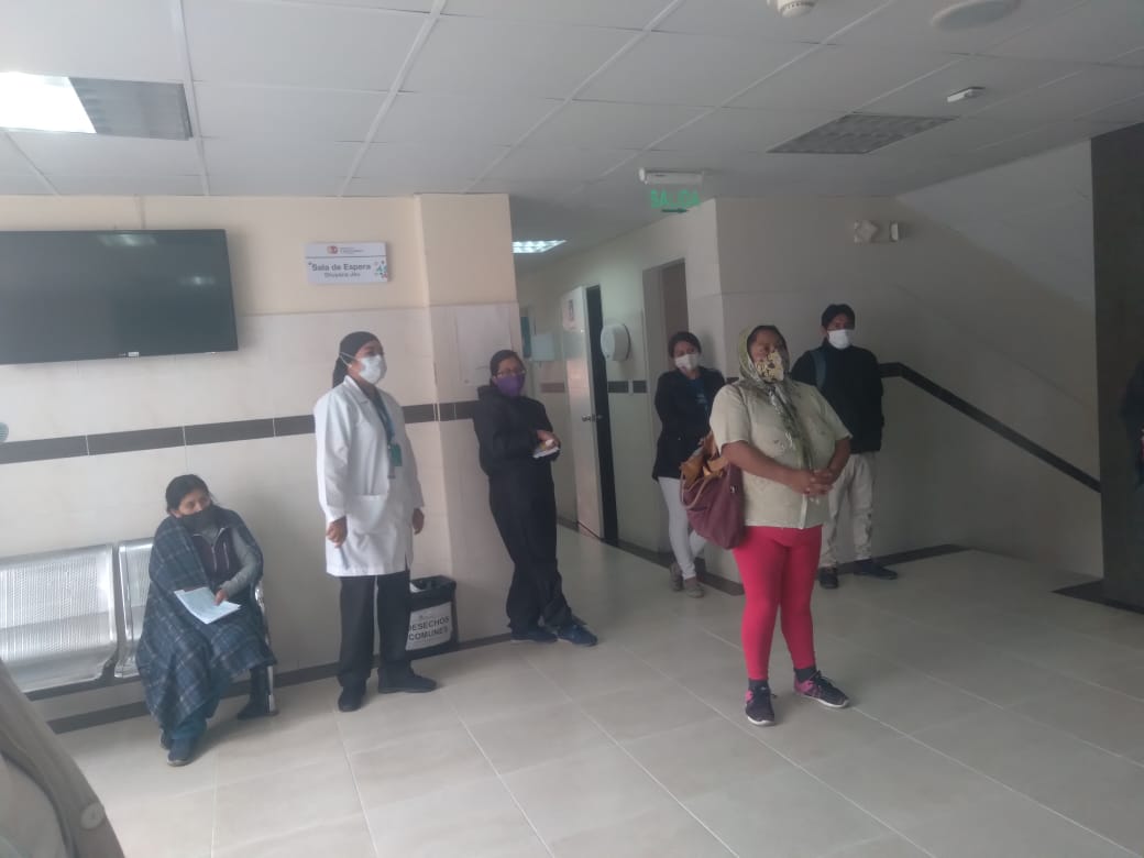 ColegioTaps's tweet photo. •Centro de Salud Conocoto
•Distrito 17D06
Técnico en Salud brinda Charla en salas de espera sobre Medidas de protección básica en tiempos de covid.
#TapsEsComunidad
#TapsEnPrimeraLinea https://t.co/YSATXivefx