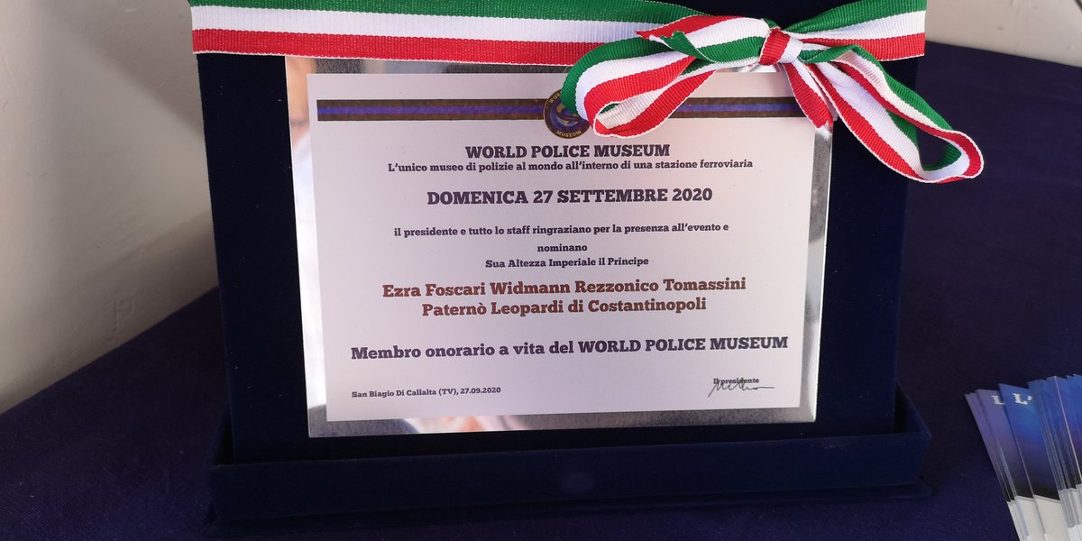 NpdfPresidente's tweet photo. Museum award during an important cerimony. We're starting again.!! https://t.co/A7VZakiRqU