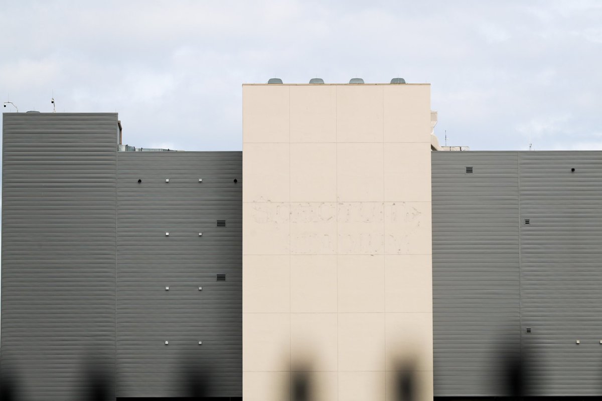 UCFKnightNews's tweet photo. BOUNCE HOUSE | After the naming rights for #SpectrumStadium ended, UCF announced on Aug. 5 the stadium will officially be named the #BounceHouse. 

We stopped by Thursday &amp; the Spectrum logo is gone and no #BounceHouse signage is up. 

Last photo taken Aug. 7. 
📸: @megnturner_ https://t.co/9lCq4Cp94r