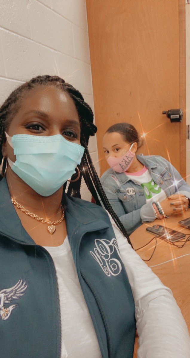 MsGoodman_GSCS's tweet image. @MsCMcCoy and I went to @KennedyRoadMS today to talk #SimultaneousTeaching with their staff! We love collaborating with our former @CarverRoadMS Eagles, @teachwon_t @davisrobyn08, and @thatmancanteach