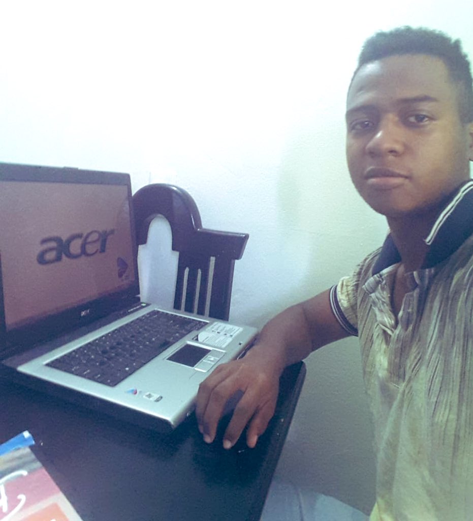 gabyhvt's tweet photo. Sebastián talentoso estudiante y deportista hoy se pudo conversar a su primera clase virtual este año desde su propio pc. Gracias profe @Cesar_Mejia  y aquellos que nos han ayudo y siguen ayudando  con un RT.  @SuarezTrinando https://t.co/IyjSE6Jw5I