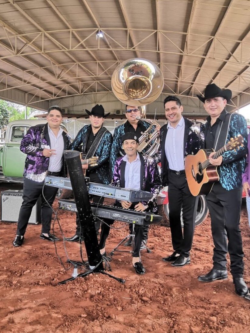 lamejor891's tweet photo. Banda Pequeños Musical prepara gran colaboración junto a Los Plebes Del Rancho De Ariel Camacho 🤩👏🏽

Muy pronto podremos escuchar esta gran mancuerna musical, ¿qué te parece?

#MandoYPoderío 📻 https://t.co/HrHvq5K4wW